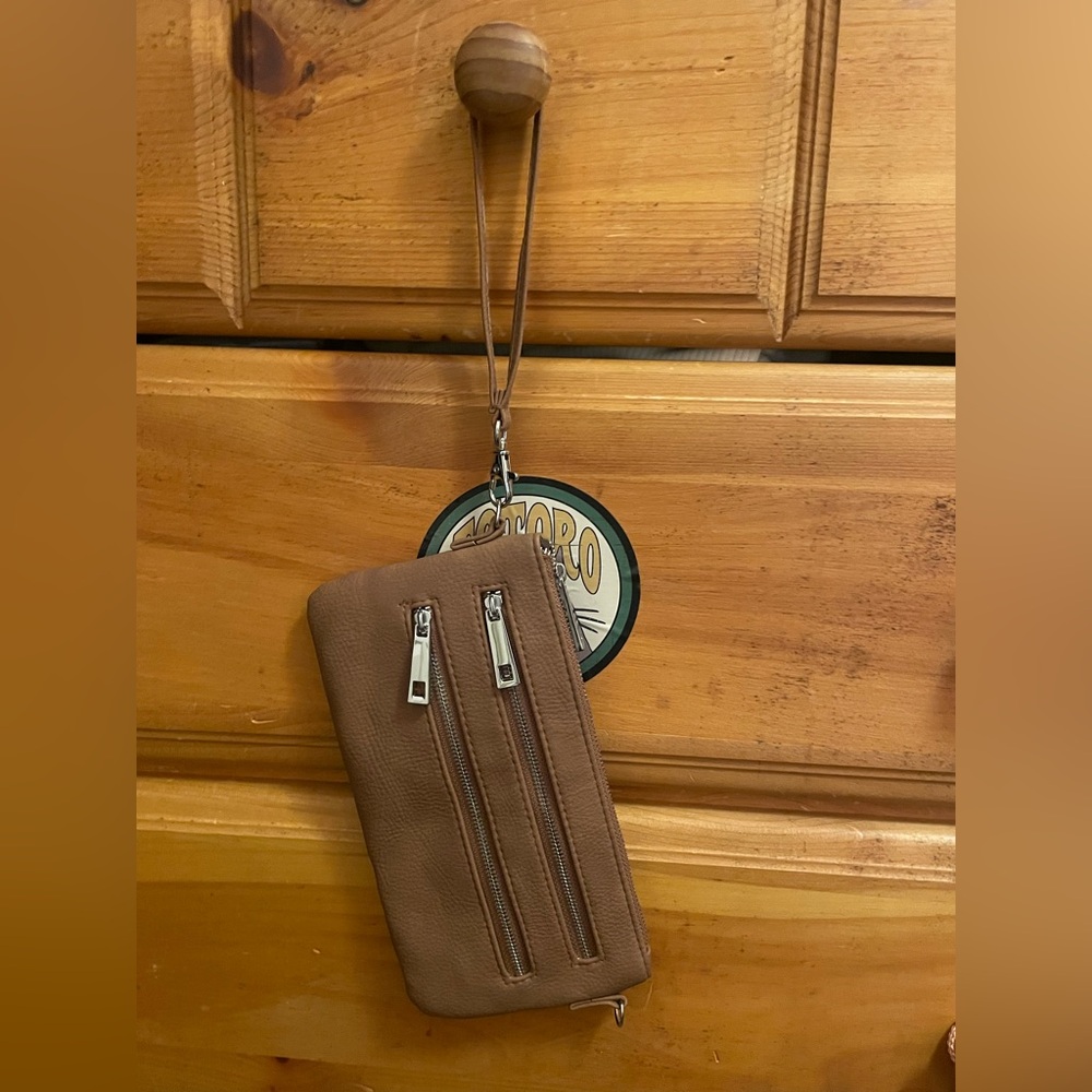 NWOT Brown Wristlet - Picture 1 of 6
